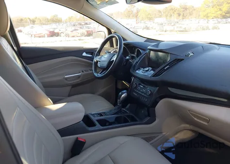 2019 Ford Escape Titanium z USA, uszkodzony, nr VIN 1FMCU9J93KUC49337